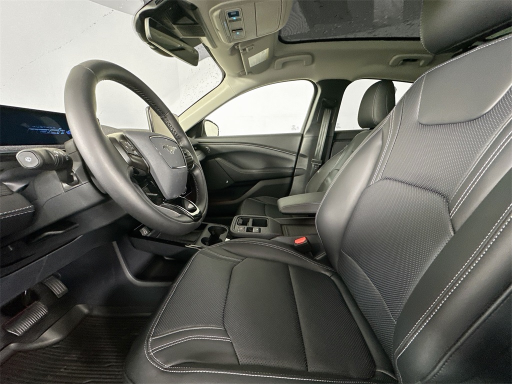 2025 Ford Mustang Mach-E Premium photo 11