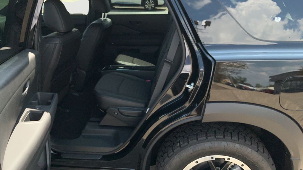 2025 Nissan Pathfinder Rock Creek photo 3