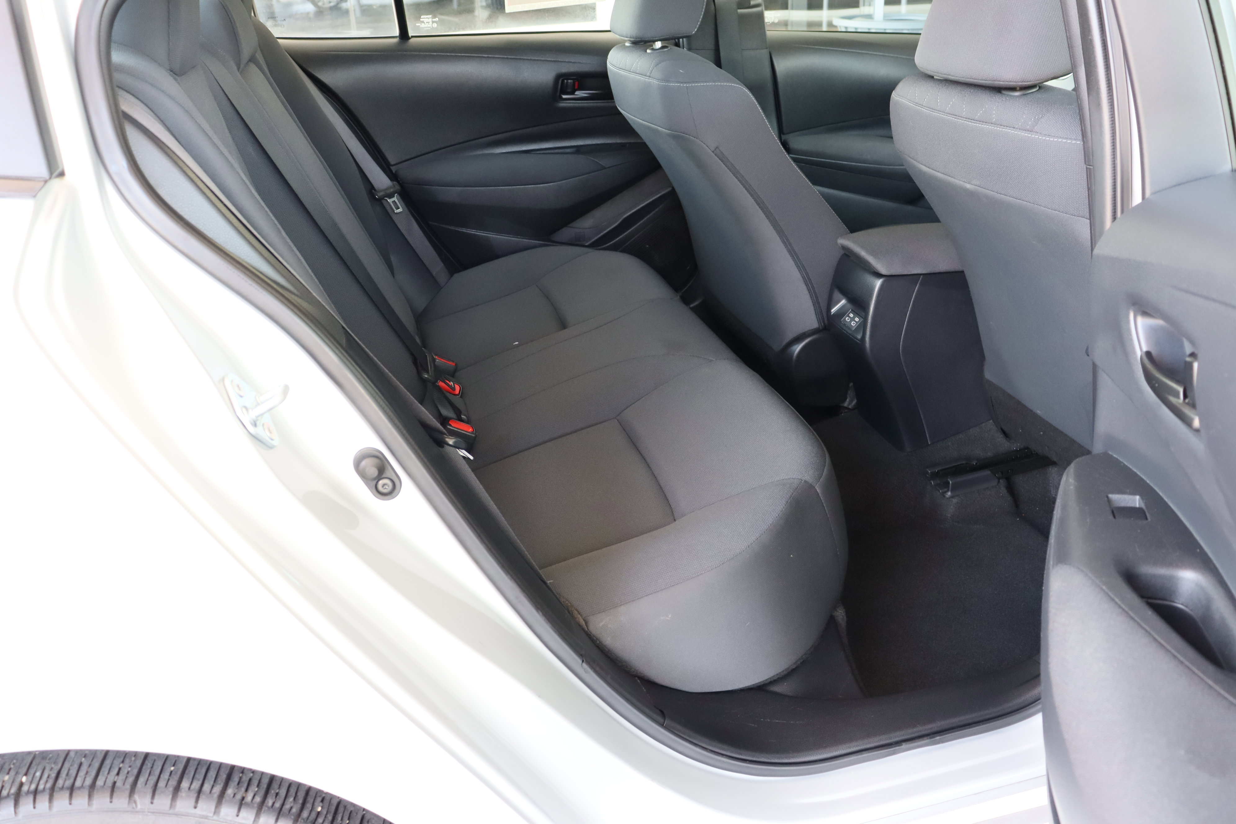 2023 Toyota Corolla LE photo 27