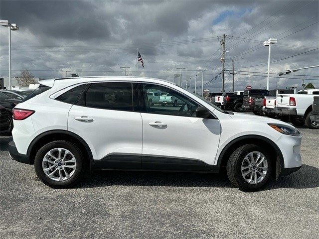 2022 Ford Escape SE photo 3
