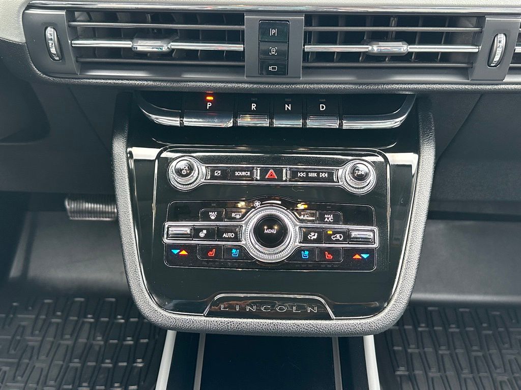 2021 Lincoln Corsair Standard photo 26