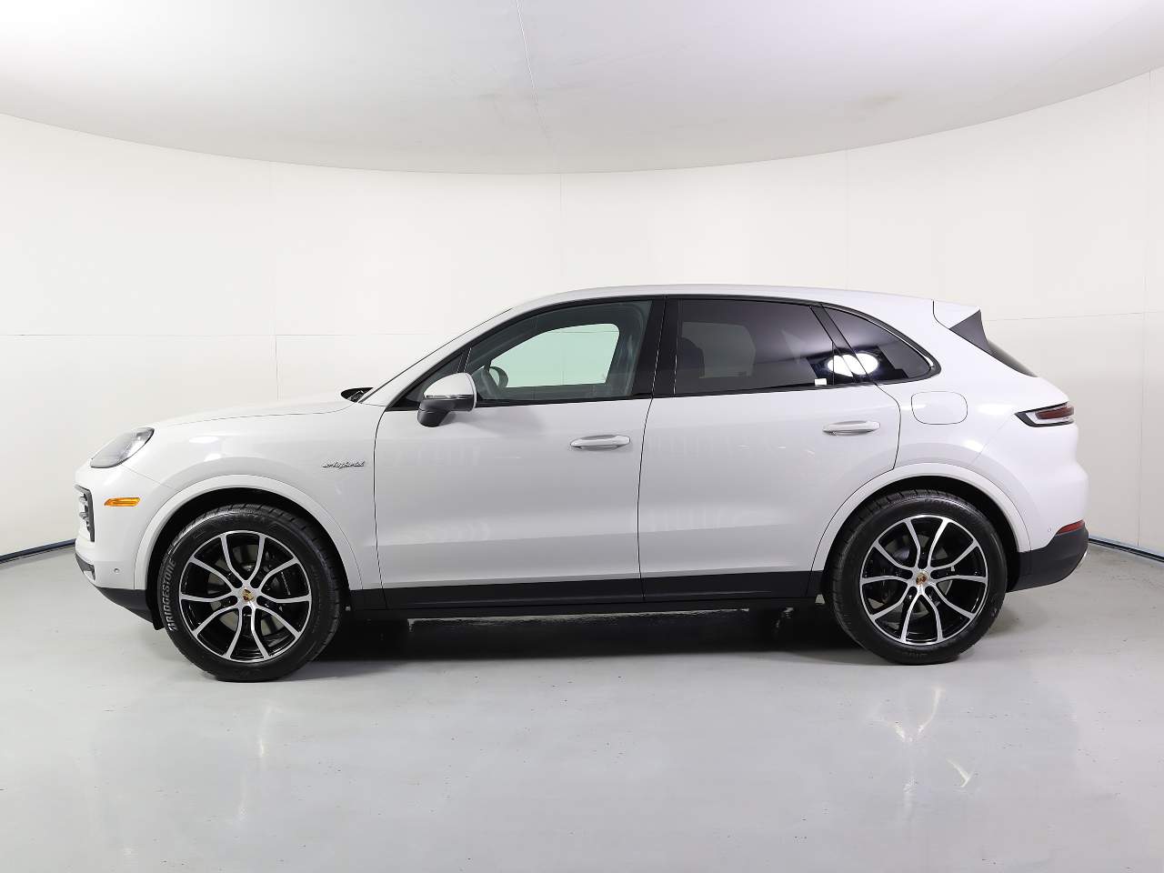 2025 Porsche Cayenne E-Hybrid photo 2