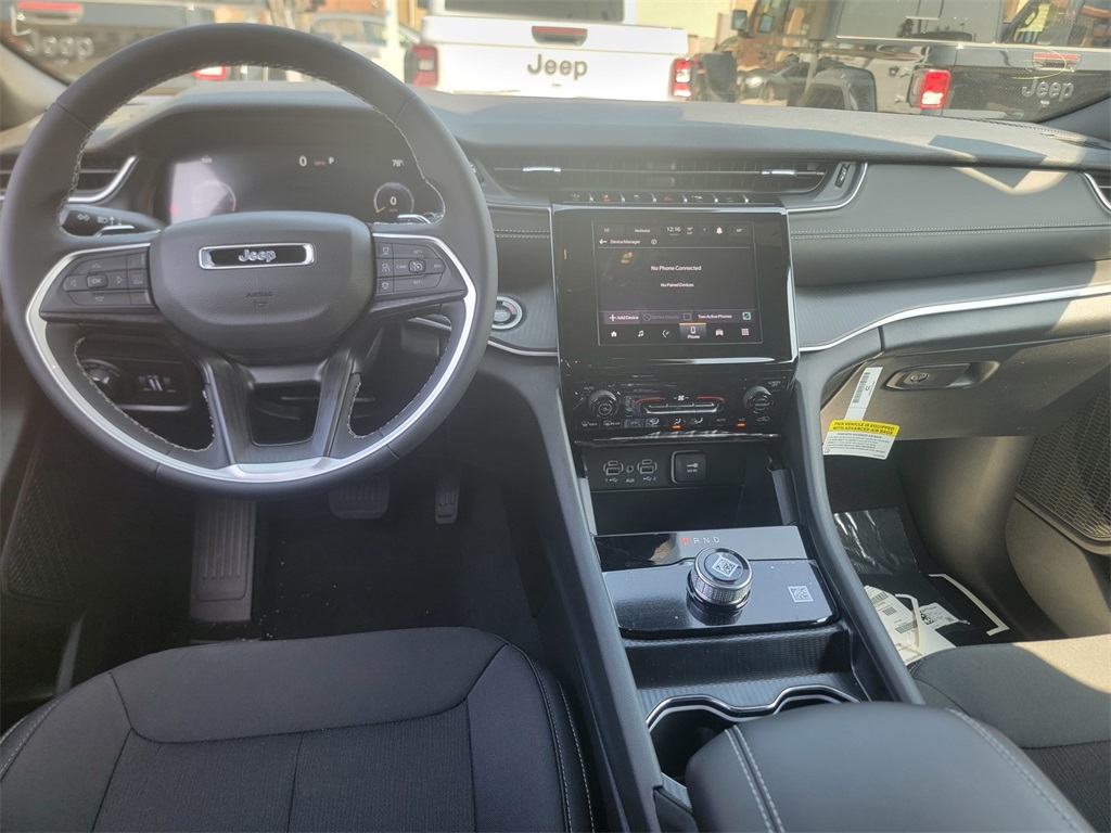 2025 Jeep Grand Cherokee Laredo Altitude photo 10
