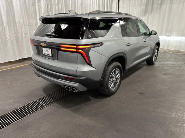 2026 Chevrolet Traverse photo 2