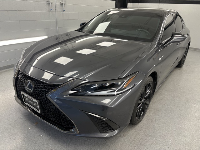 2023 Lexus ES Hybrid 300h F SPORT Handling's photo