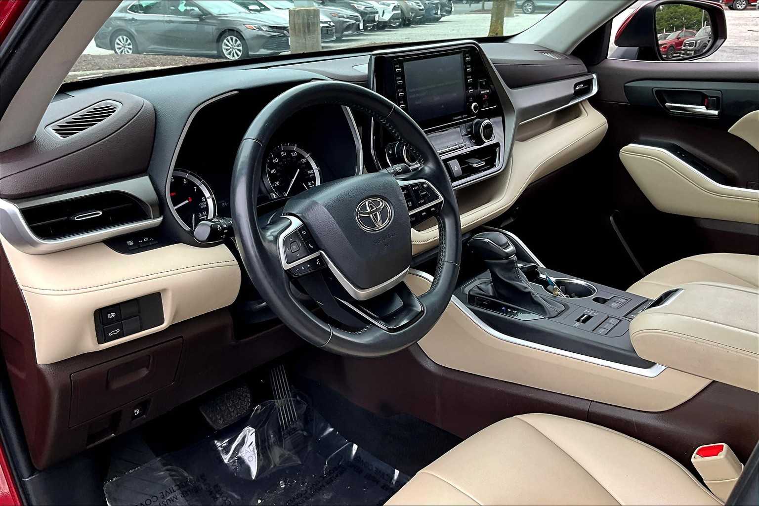 2022 Toyota Highlander XLE photo 16
