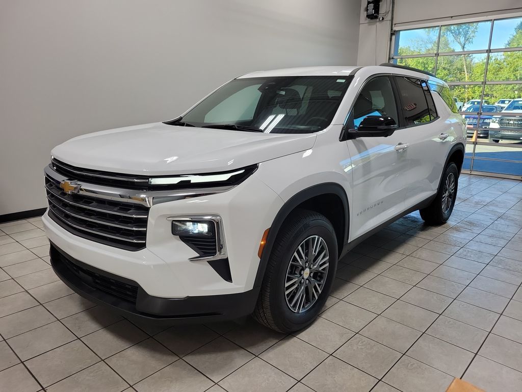 2024 Chevrolet Traverse photo 2