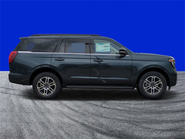 2025 Ford Expedition photo 2