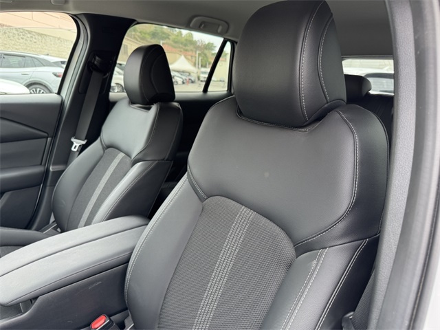 2025 Mazda CX-50 Preferred photo 2