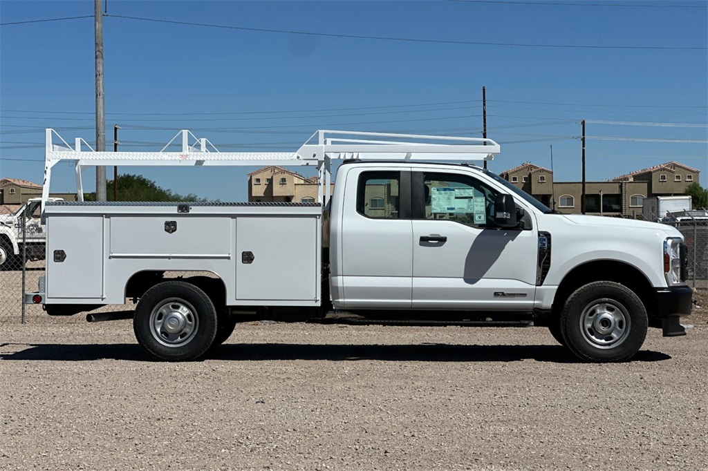2025 Ford F-350 XL photo 2