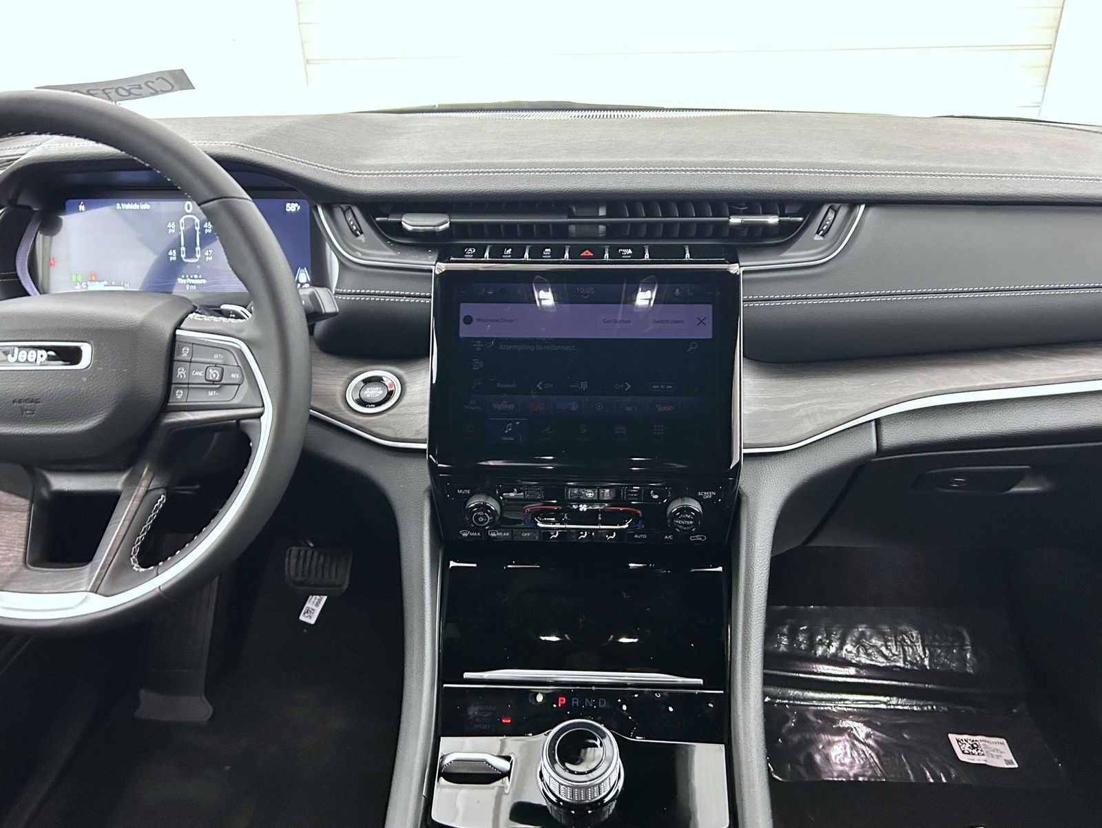 2025 Jeep Grand Cherokee Limited photo 9