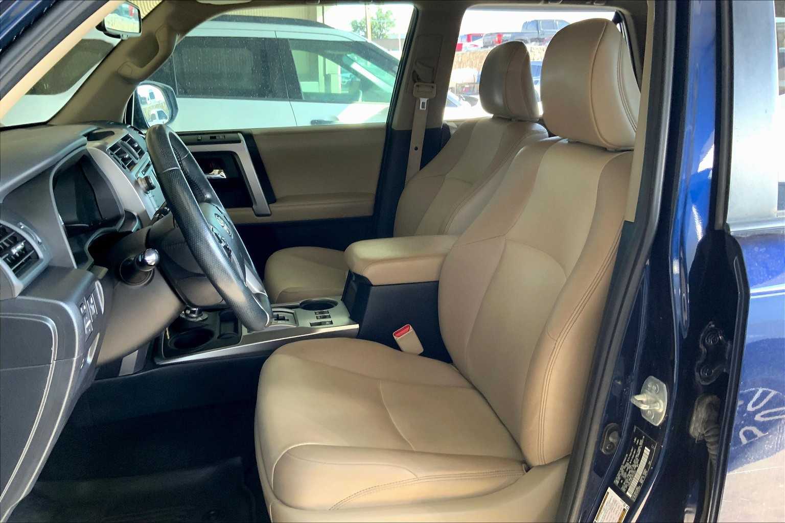 2018 Toyota 4Runner SR5 Premium photo 4
