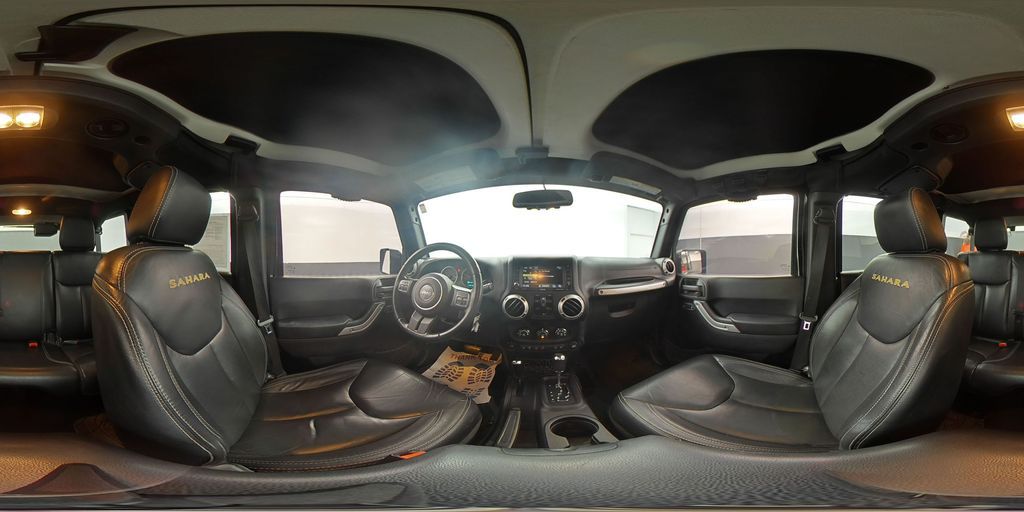 2016 Jeep Wrangler Unlimited Sahara photo 9