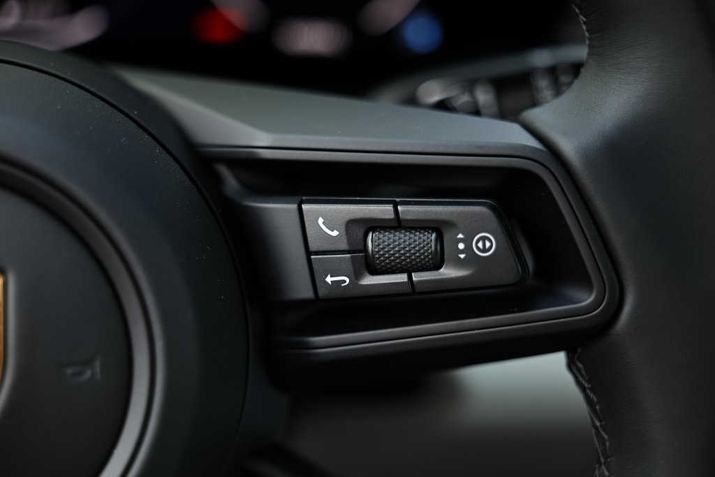 2025 Porsche Macan 4 Electric photo 35