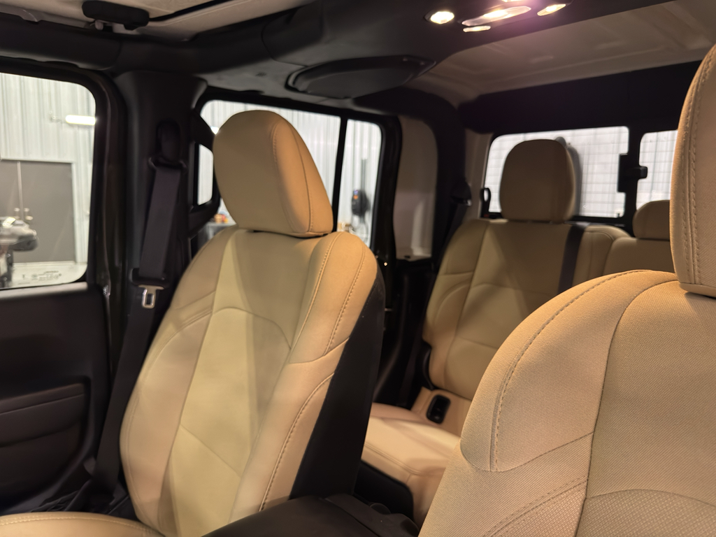 2023 Jeep Gladiator Sport S photo 3