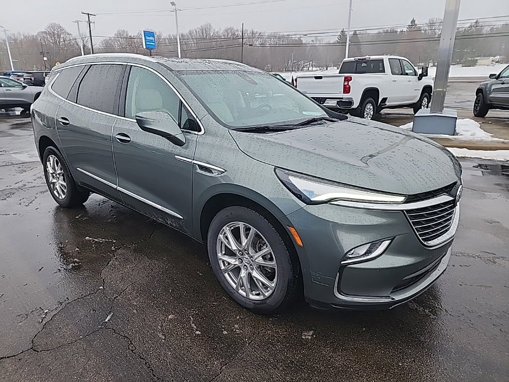 2024 Buick Enclave Essence's photo