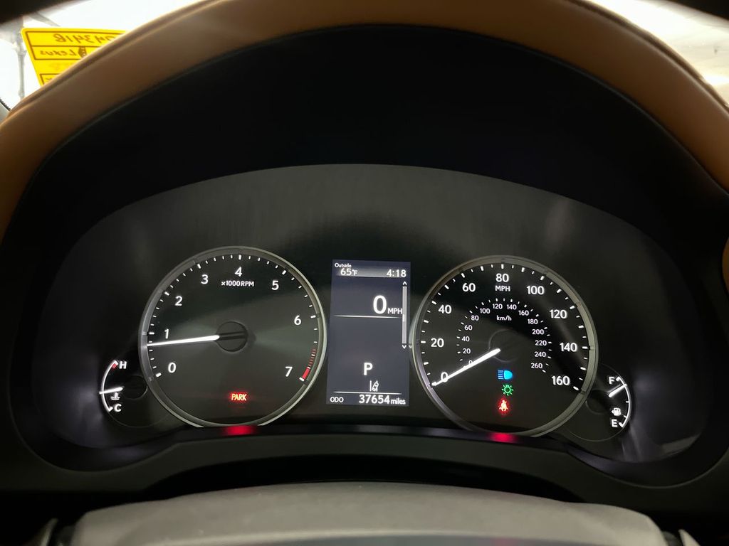 2022 Lexus IS 300 photo 9