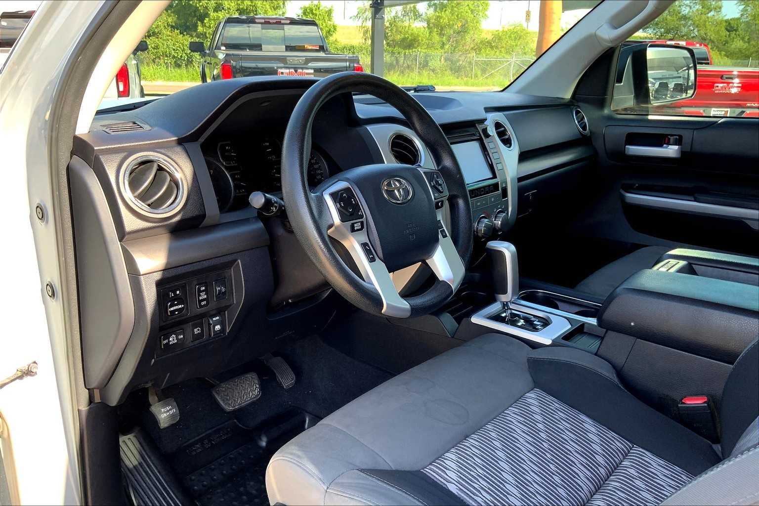 2018 Toyota Tundra SR5 photo 15