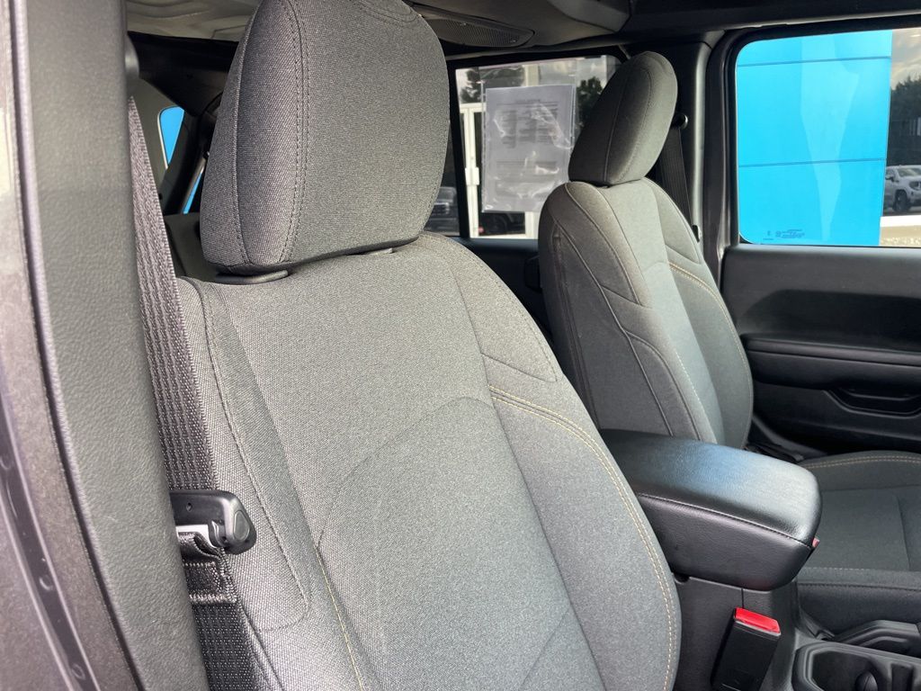 2024 Jeep Wrangler Sport S photo 41