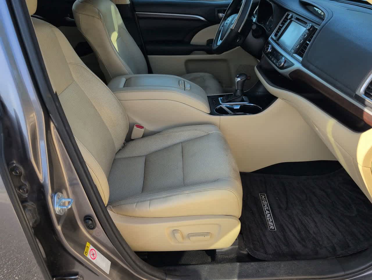 2016 Toyota Highlander Limited photo 9