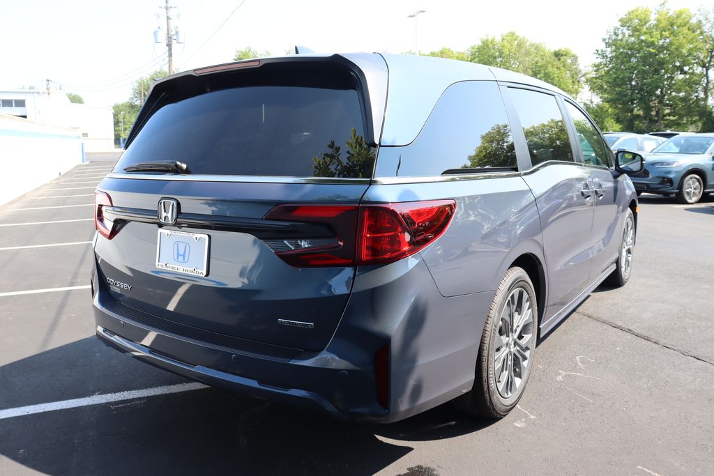 2026 Honda Odyssey Touring photo 5