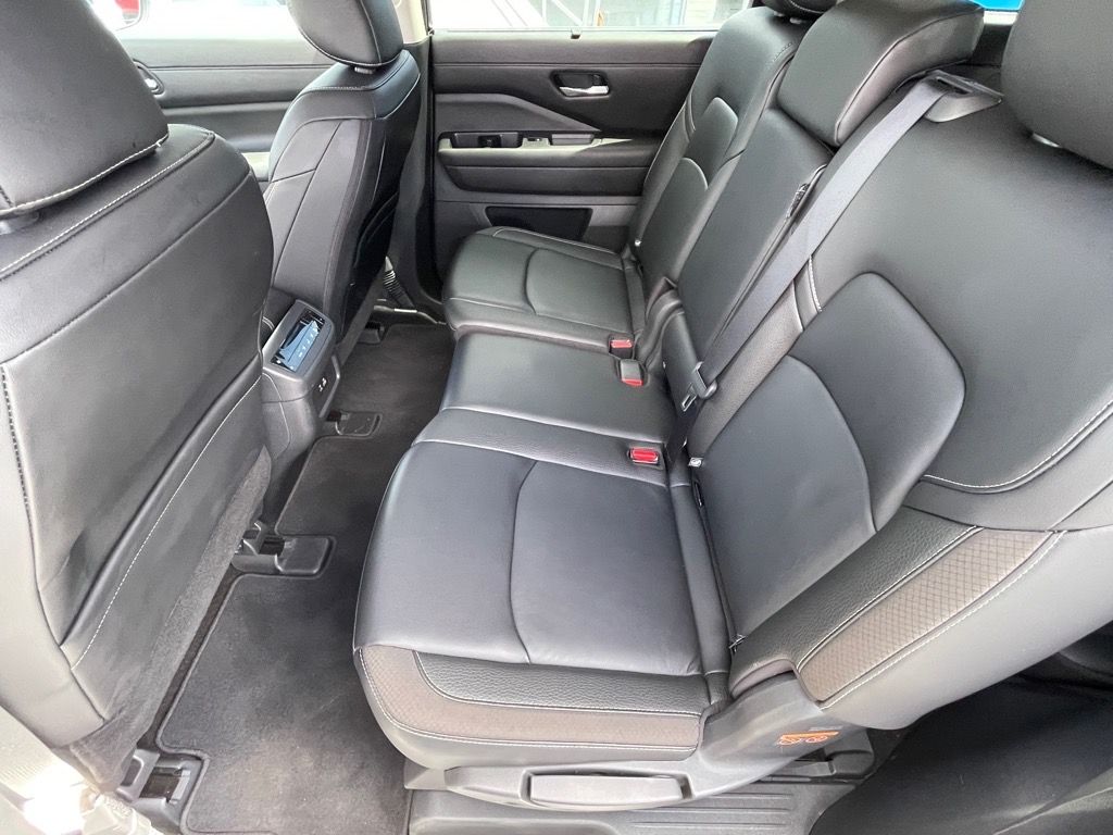 2024 Nissan Pathfinder SL photo 21