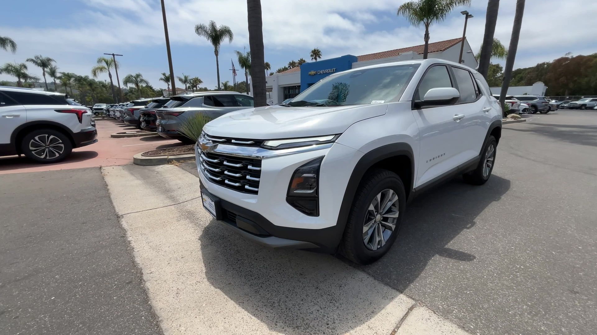 2025 Chevrolet Equinox LT photo 4