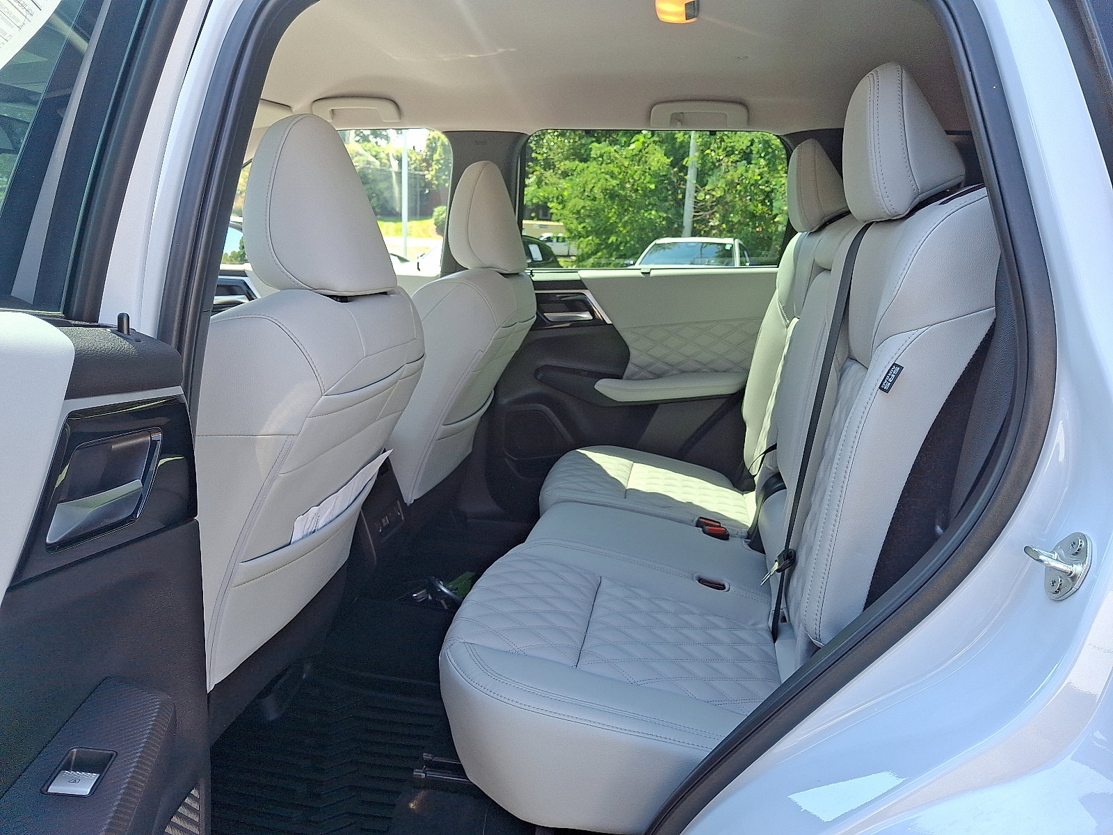 2023 Mitsubishi Outlander SEL photo 9