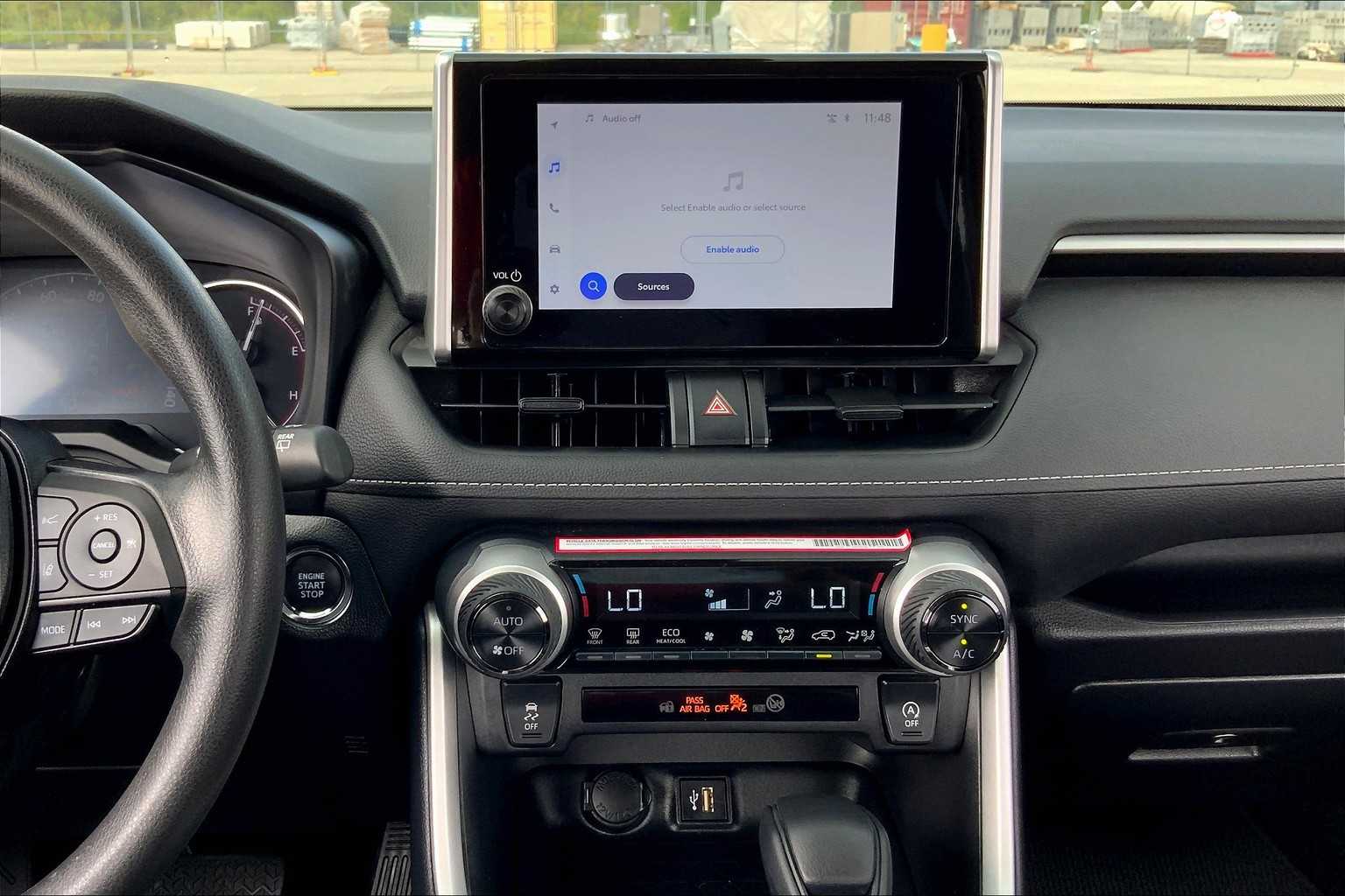 2024 Toyota RAV4 XLE photo 6