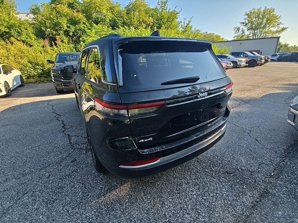 2024 Jeep Grand Cherokee Limited photo 3