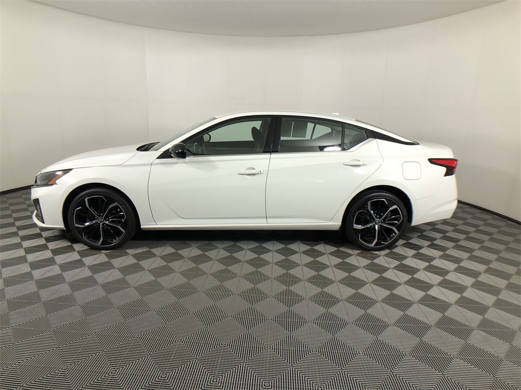 2023 Nissan Altima 2.5 SR photo 5