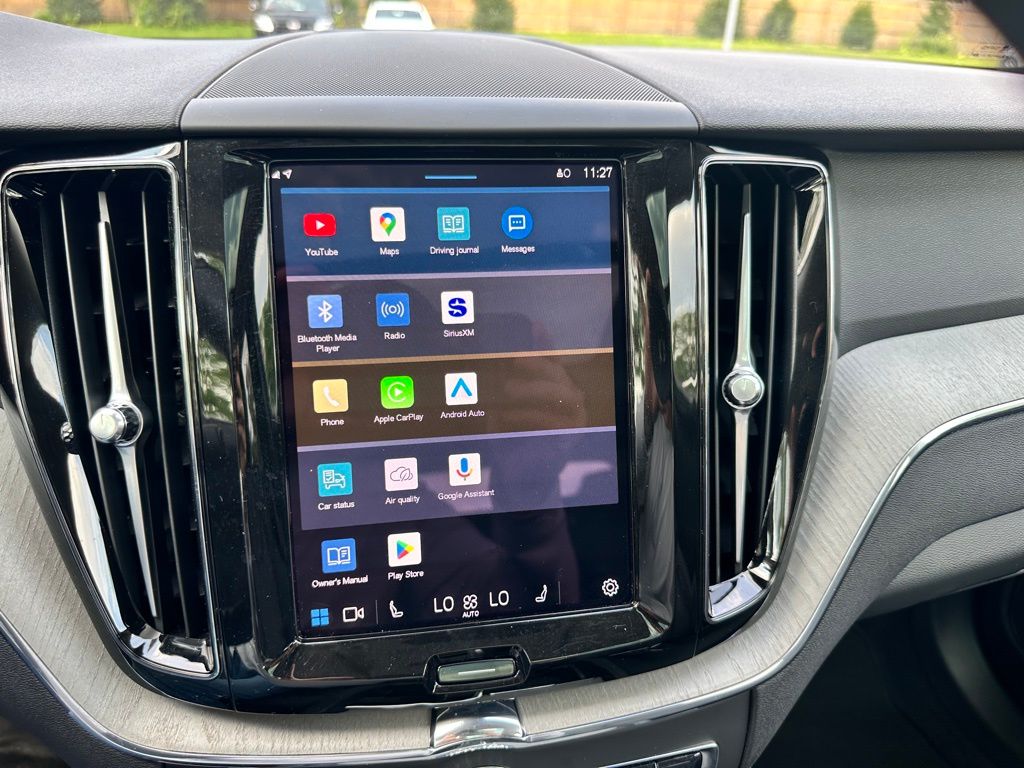 2025 Volvo XC60 B5 Plus photo 18