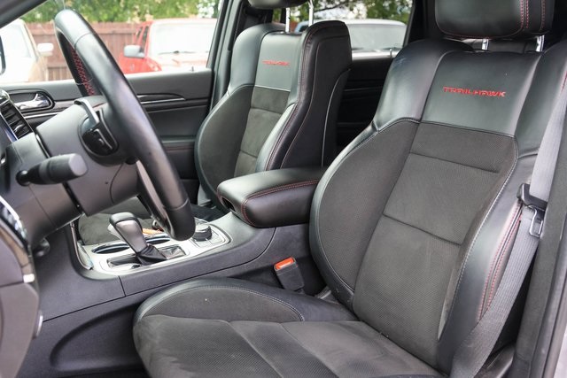 Used 2021 Silver Jeep Trailhawk image 13