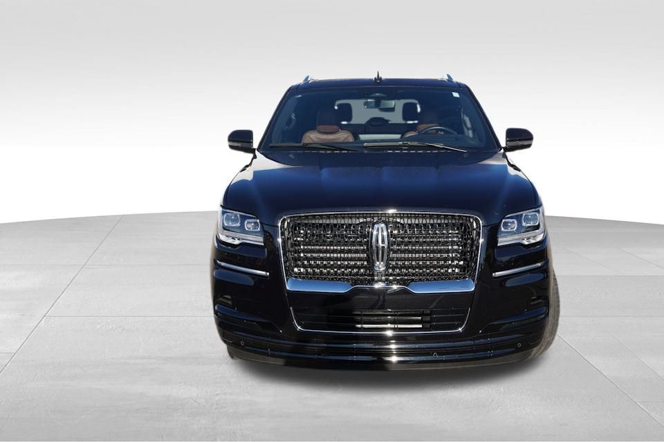 2024 Lincoln Navigator Reserve Luxury Monochromatic photo 12