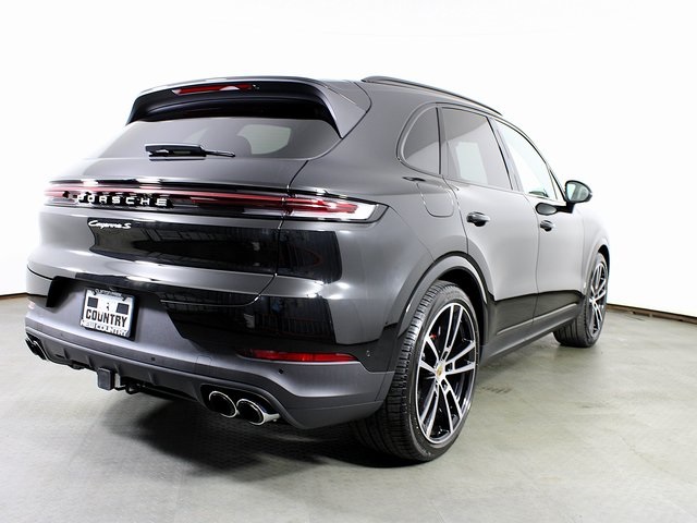 2025 Porsche Cayenne S photo 7