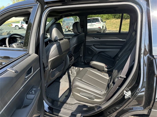 2025 Jeep Grand Cherokee L photo 13