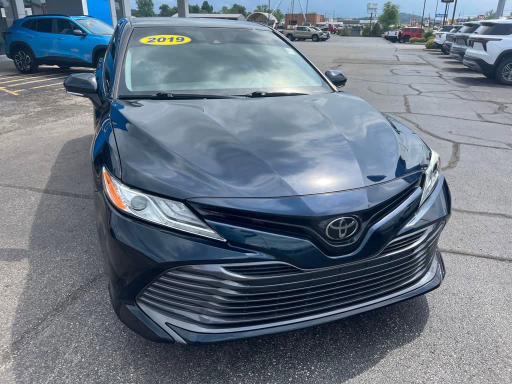 2019 Toyota Camry LE photo 5