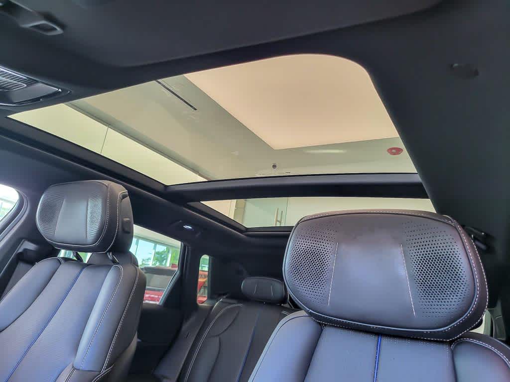 2024 Cadillac Lyriq Luxury photo 6