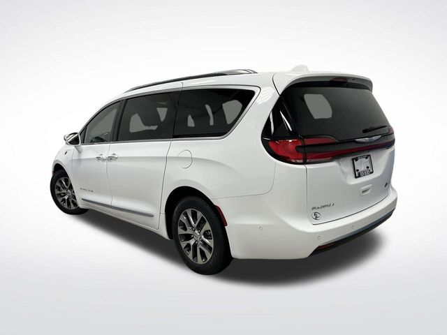 2022 Chrysler Pacifica Hybrid Pinnacle photo 3