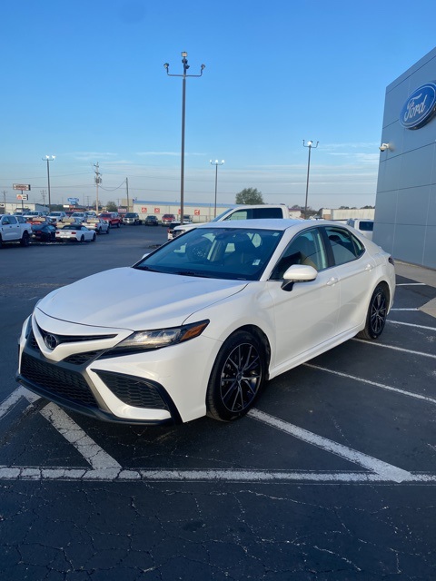 2024 Toyota Camry SE photo 2