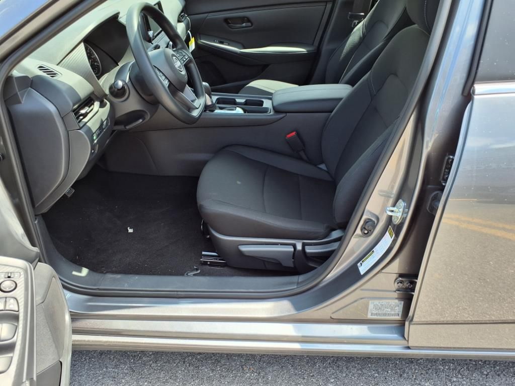 2025 Nissan Sentra S photo 10