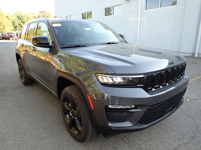 2025 Jeep Grand Cherokee Limited photo 7