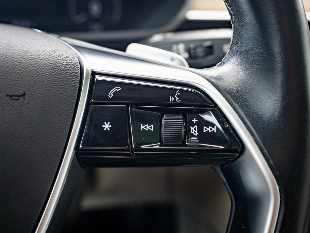 2022 Audi e-tron Premium photo 26