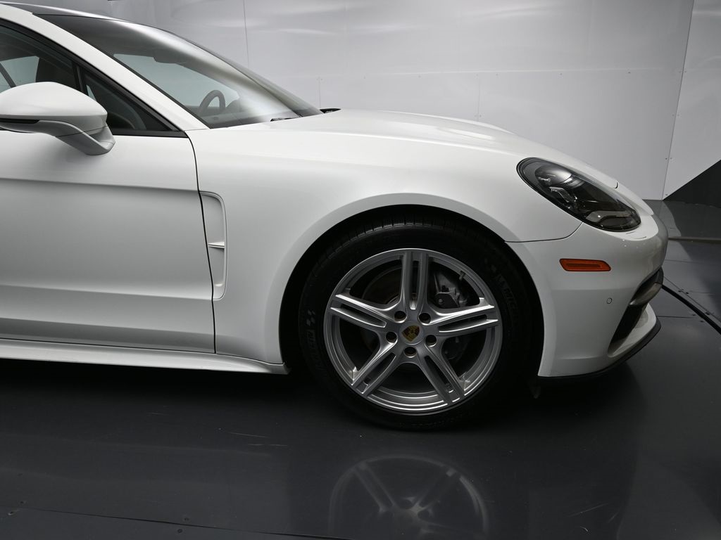 2019 Porsche Panamera Base photo 17