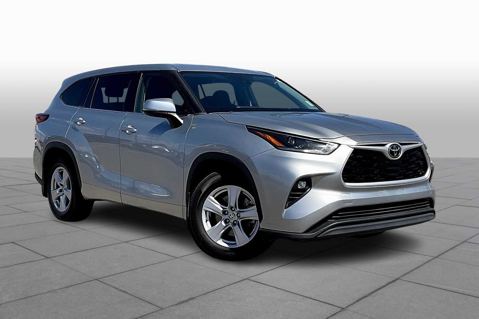 2021 Toyota Highlander LE photo 2