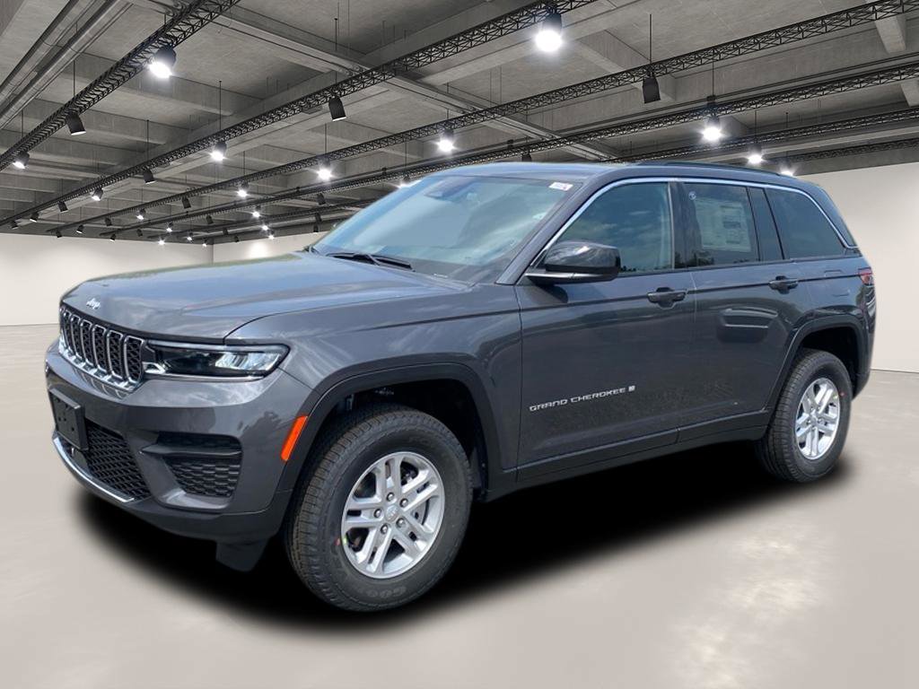 2025 Jeep Grand Cherokee Laredo photo 2