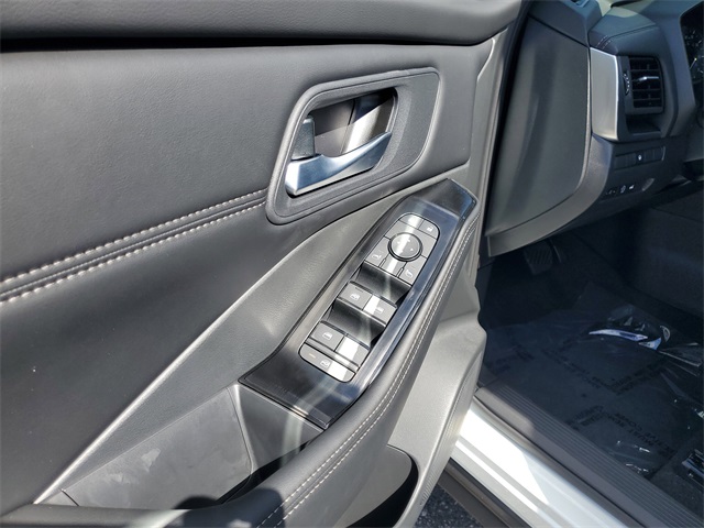 2026 Nissan Rogue SV photo 3