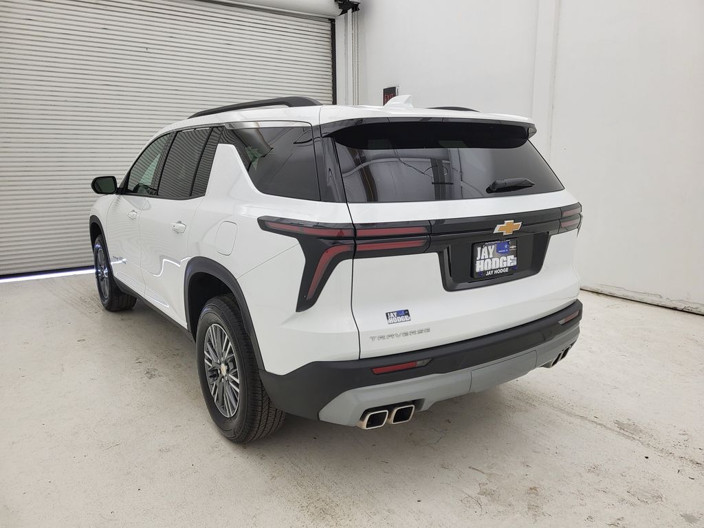 2025 Chevrolet Traverse photo 15