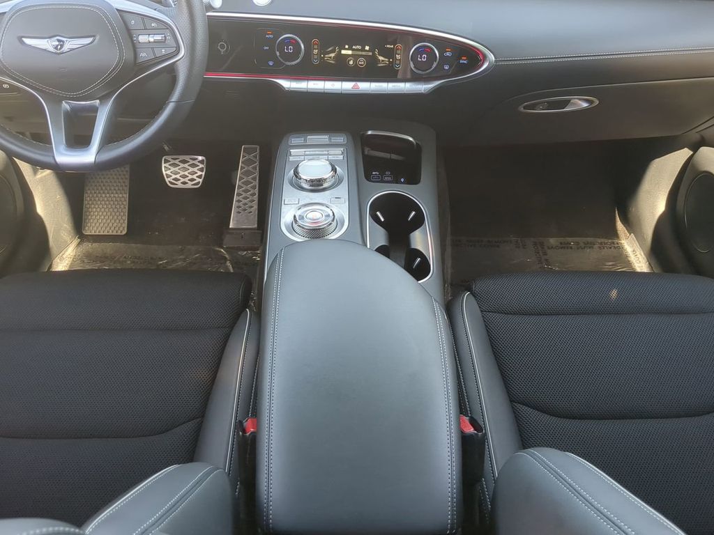 2024 Genesis GV70 3.5T Sport photo 18