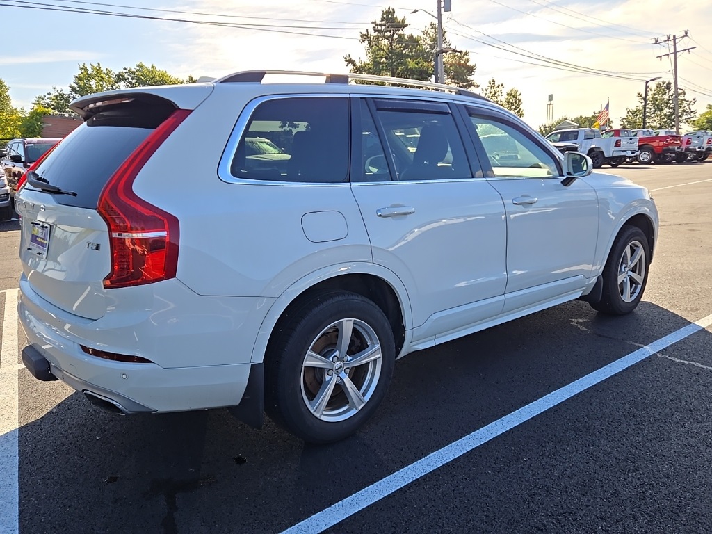 2016 Volvo XC90 T5 Momentum photo 4